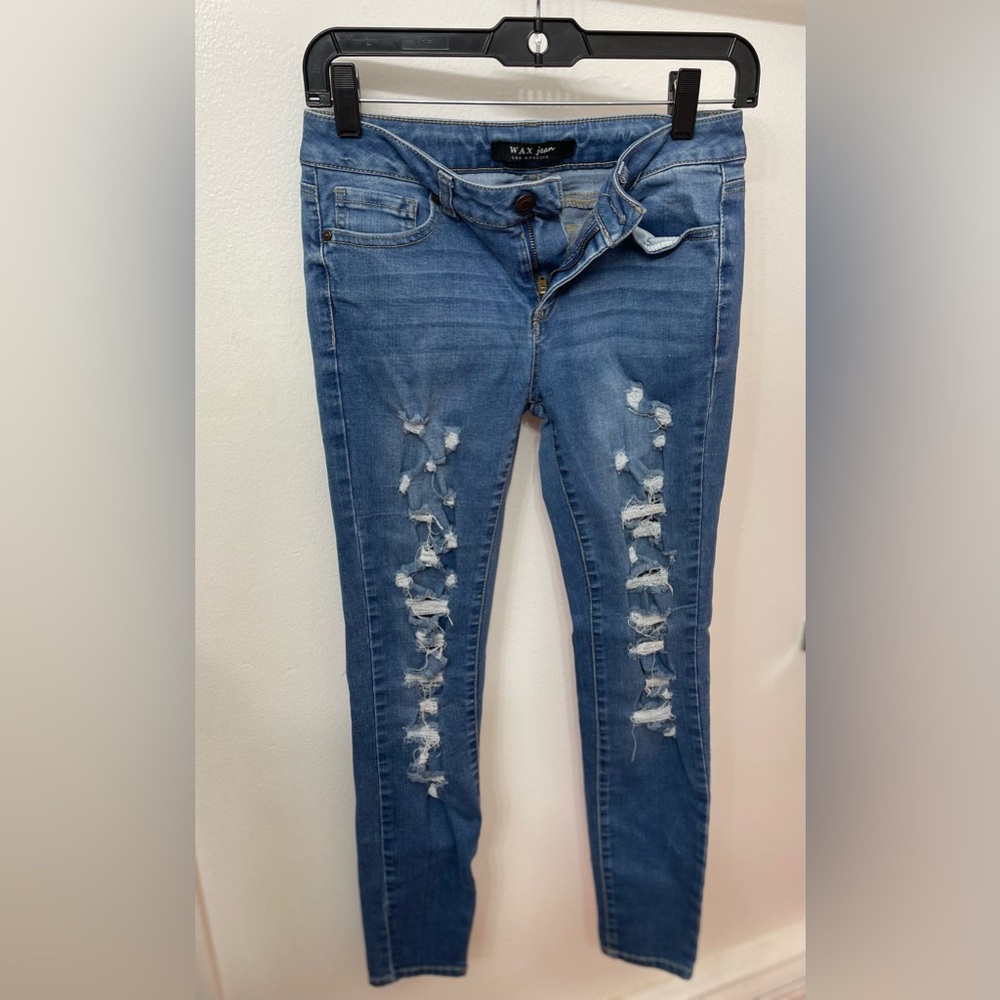 Cute destroyed skinny jeans